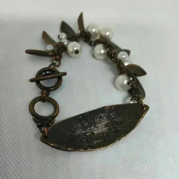Plunder Leaf and Pearl Bracelet - Picture 2 of 2